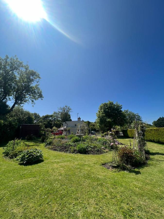 Broadmoor Farm Bed & Breakfast Kilgetty Exterior photo